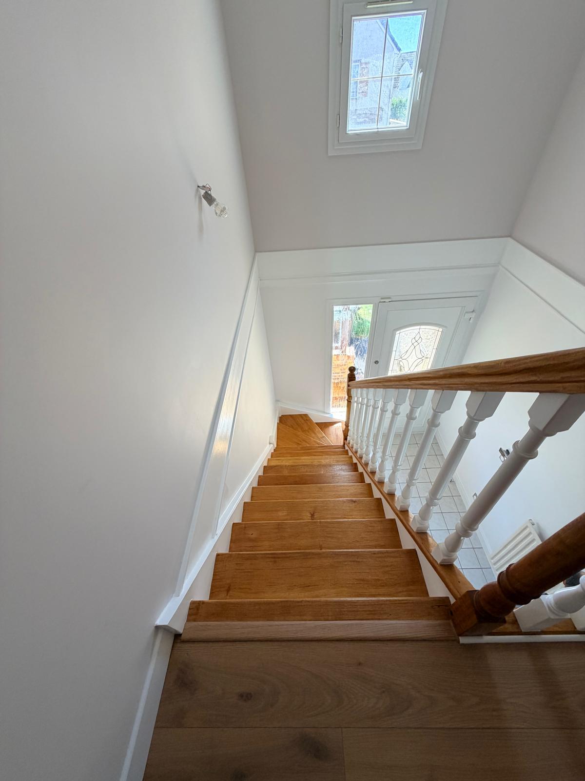 Rénovation intérieure : escalier, cage d’escalier, couloirs et sanitaires - Après